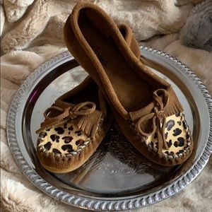 ✨Minnetonka leopard moccasins sz.8